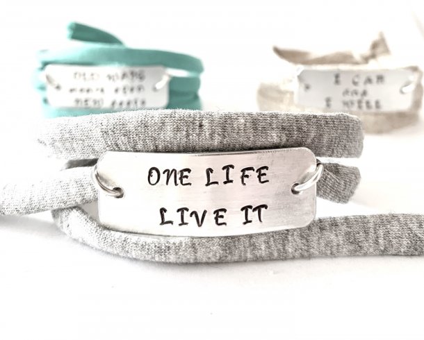 Bestel de One life live it armband